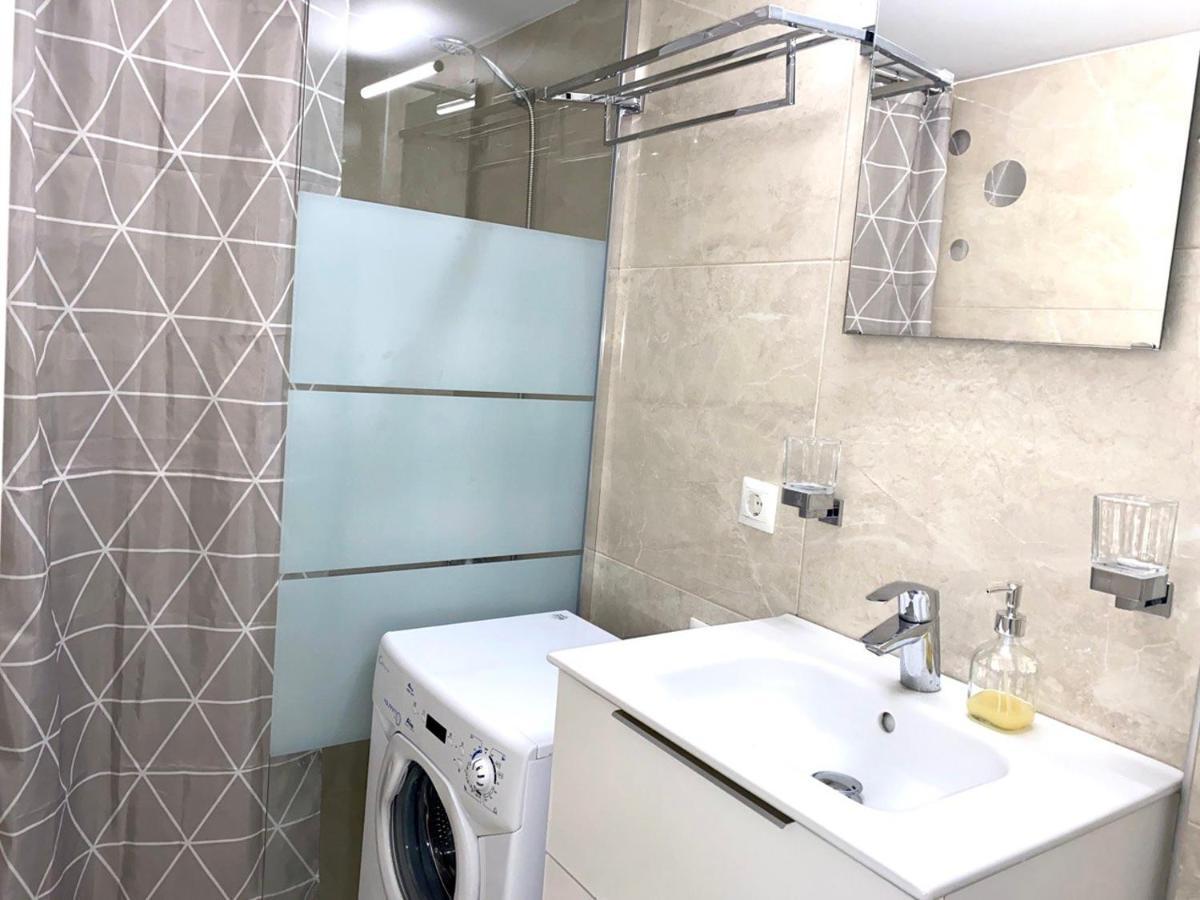 Dafni'S Home Is In 200M To Metro Ag Ioanis Atenas Exterior foto
